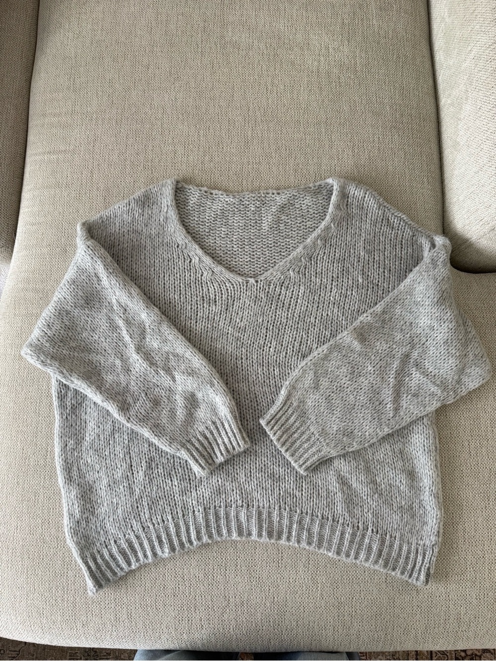 Women's V-Neck Pullover Sweater in Light Gray